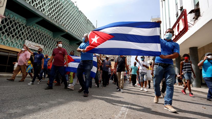 Dos pastores son detenidos durante las protestas en Cuba